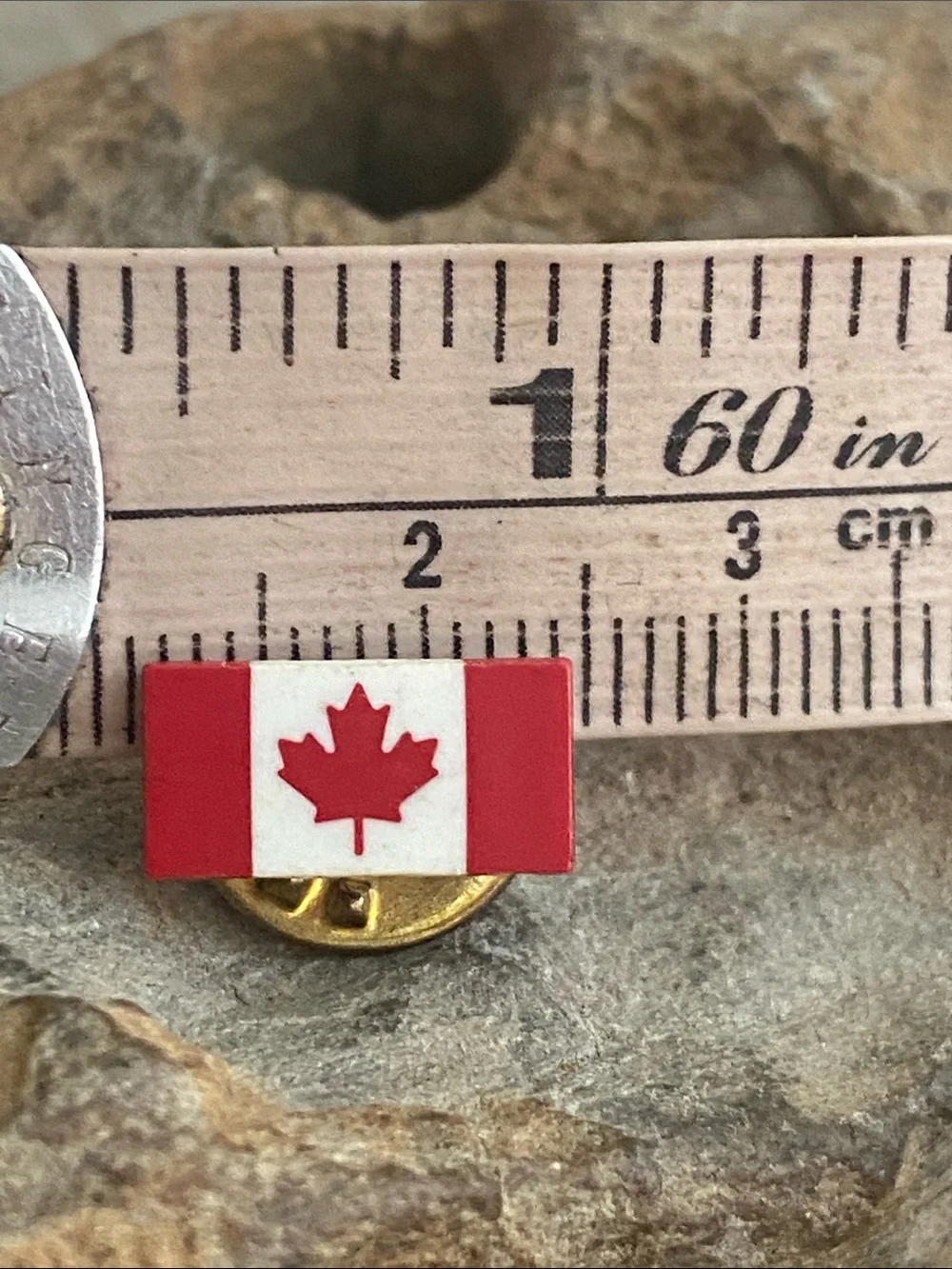 5/$10❤️❤️❤️Canadian Flag Lapel Pin - Red & White Maple Leaf